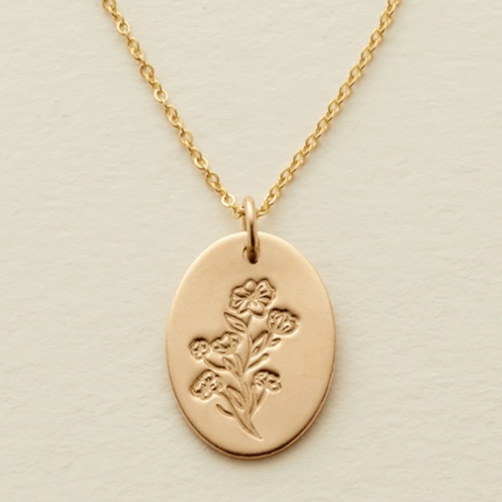 Bohemian Floral Family Engraved Pendant Necklace - Picture 13 of 16